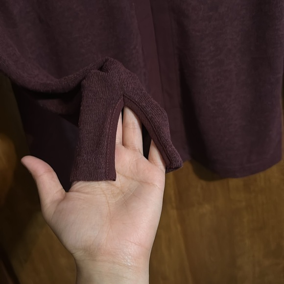 Sanctuary Burgundy Knit Rayon Blend Top Pullover Slit Neck Casual Blouse Size - Picture 8 of 10
